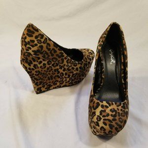 Qupid Cheetah Print Solid Wedge Platform High Heels Size 6